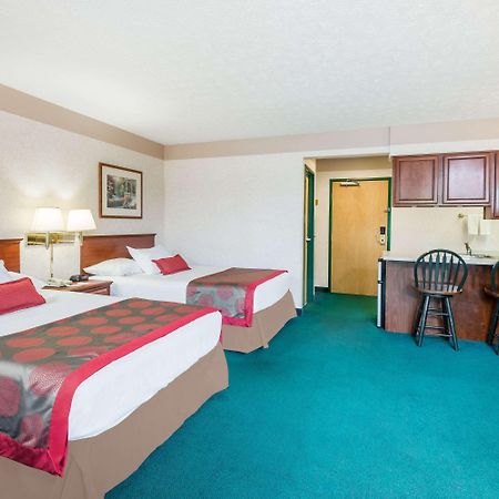 Ramada By Wyndham Strasburg Dover Εξωτερικό φωτογραφία