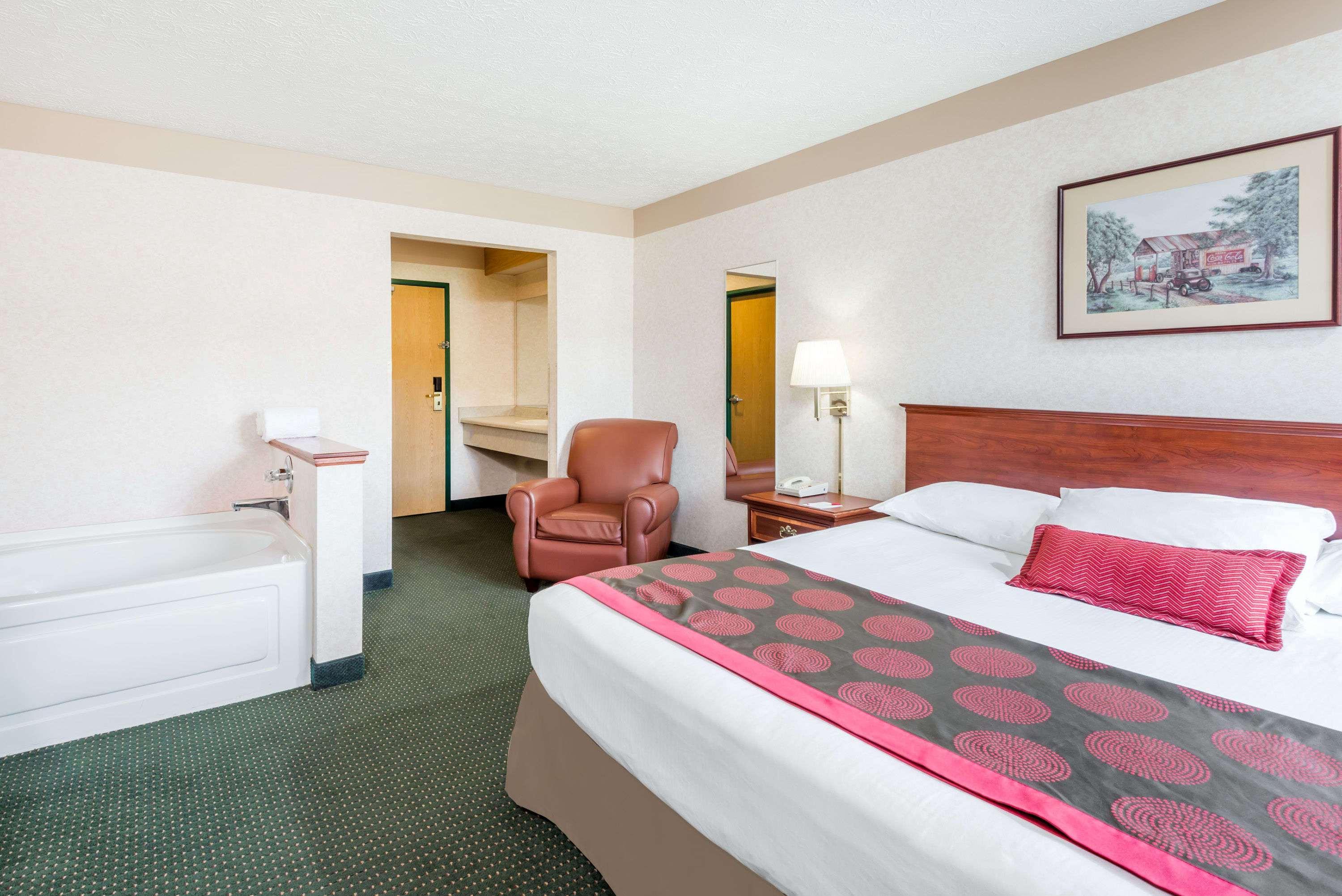 Ramada By Wyndham Strasburg Dover Εξωτερικό φωτογραφία