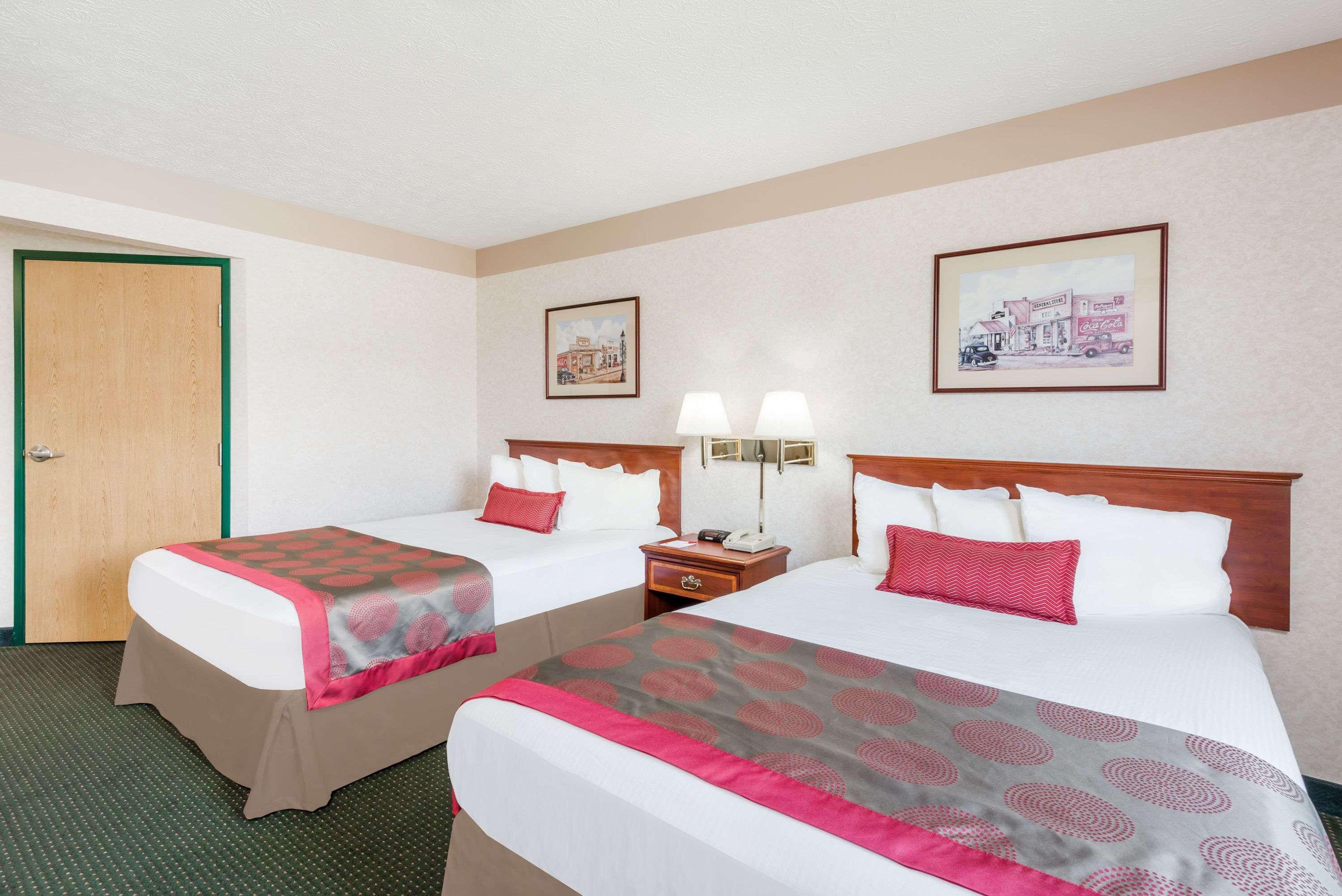 Ramada By Wyndham Strasburg Dover Εξωτερικό φωτογραφία