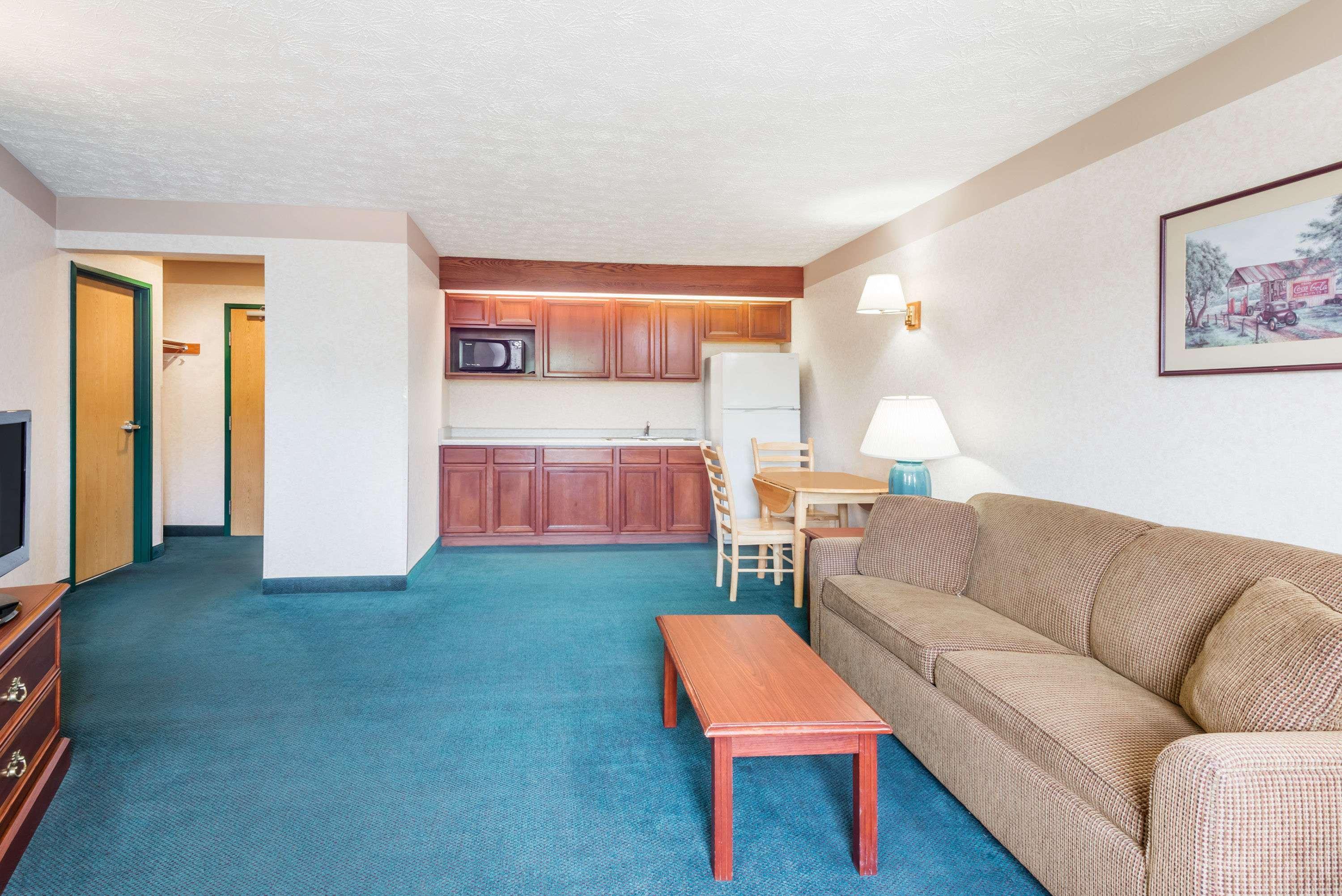 Ramada By Wyndham Strasburg Dover Εξωτερικό φωτογραφία