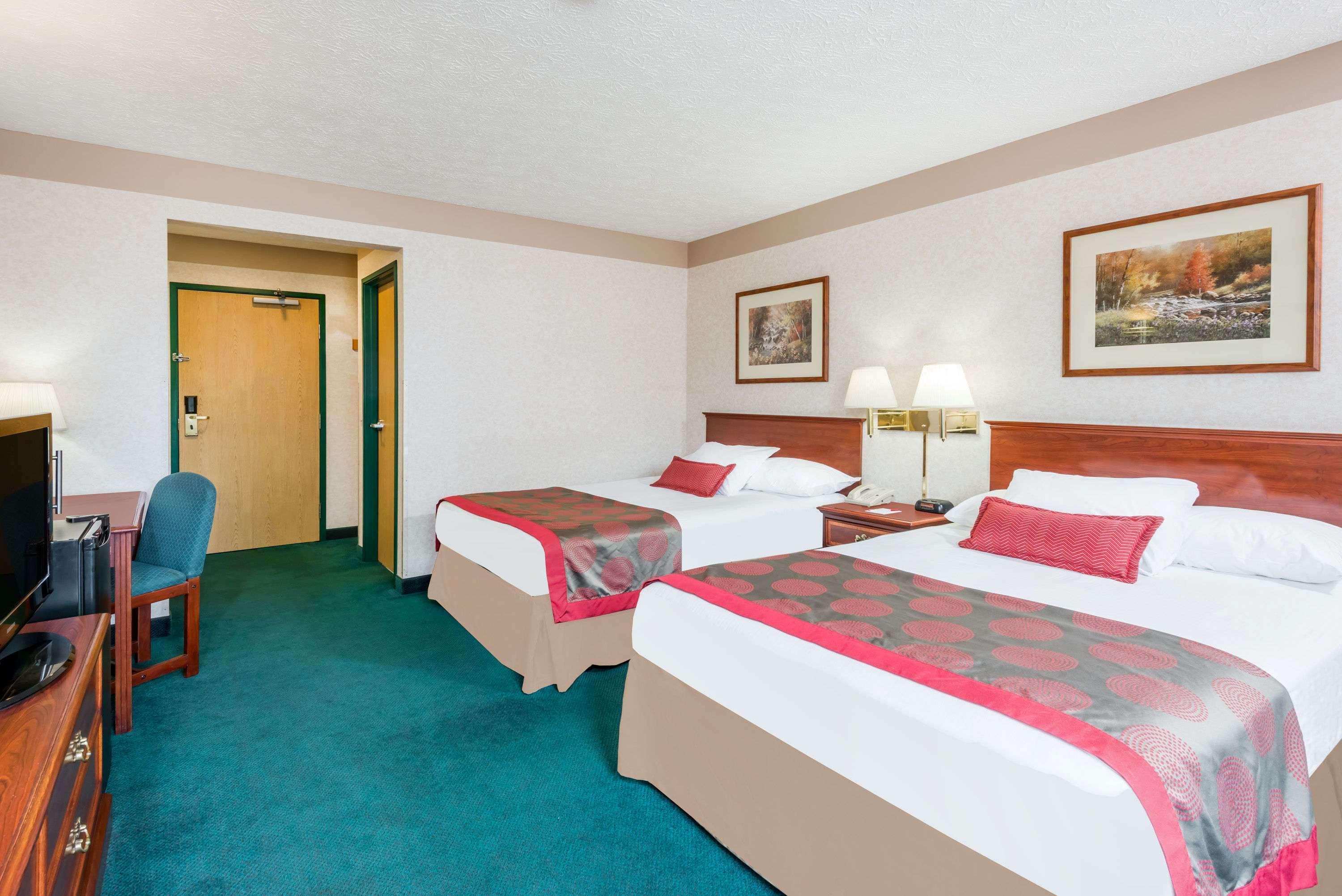 Ramada By Wyndham Strasburg Dover Εξωτερικό φωτογραφία